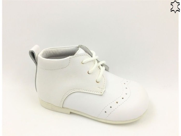 Picture of B133634 WHITE ELEGANT AND COMFORTABLE BOYS SHOES
